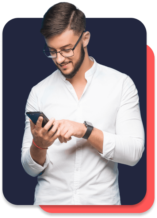 Homem feliz com a notícia de que encontrou uma nutricionista